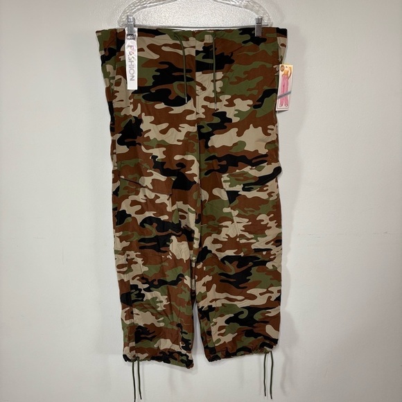 Tinseltown Camo Print High Rise Wide Leg Parachute Cargo Pants Size M NEW - Picture 1 of 6